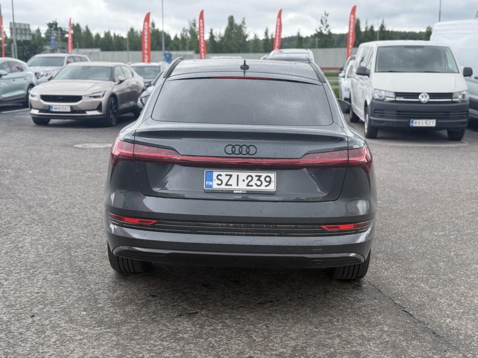 AUDI e-tron 2022