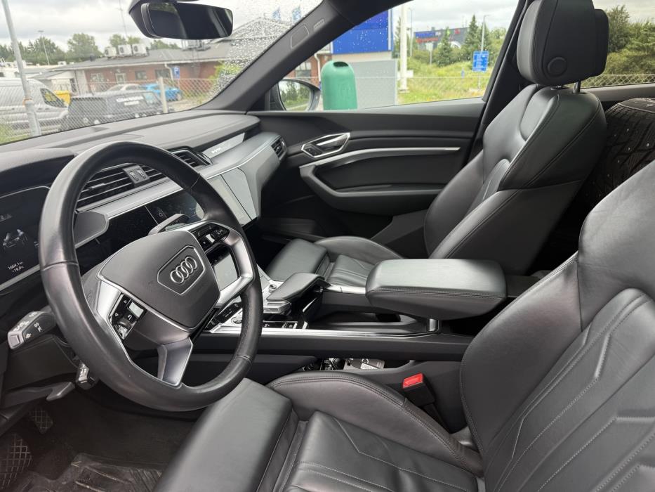 AUDI e-tron 2022