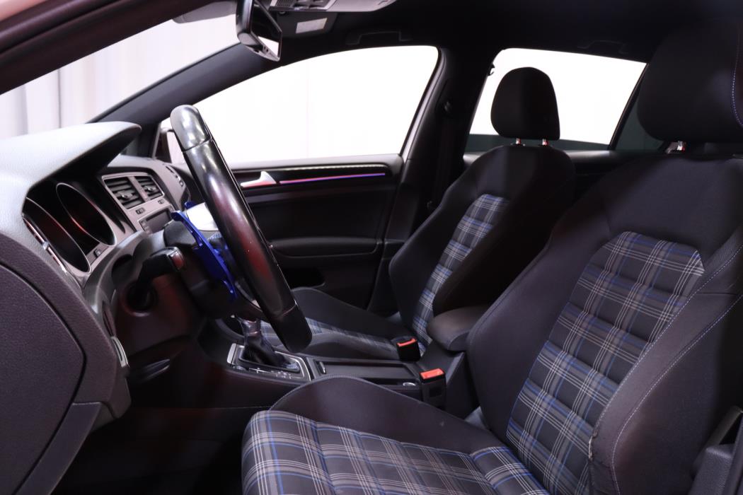 VOLKSWAGEN Golf 2015