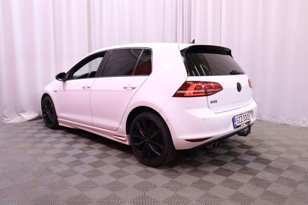 VOLKSWAGEN Golf 2015