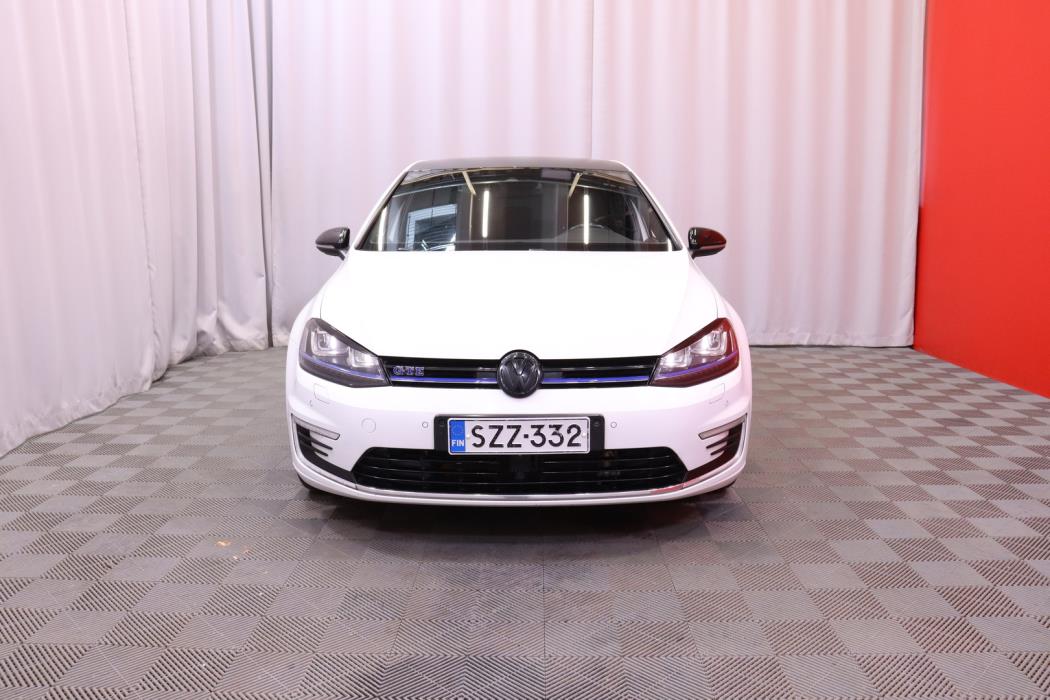 VOLKSWAGEN Golf 2015