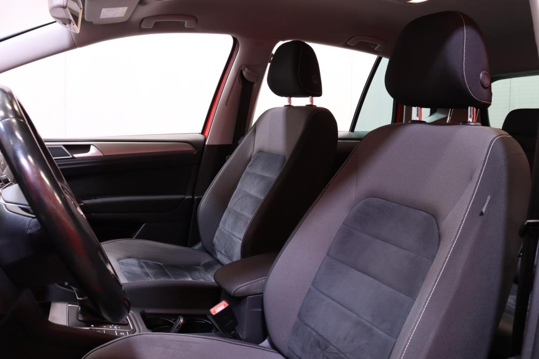 VOLKSWAGEN Golf Sportsvan 2015