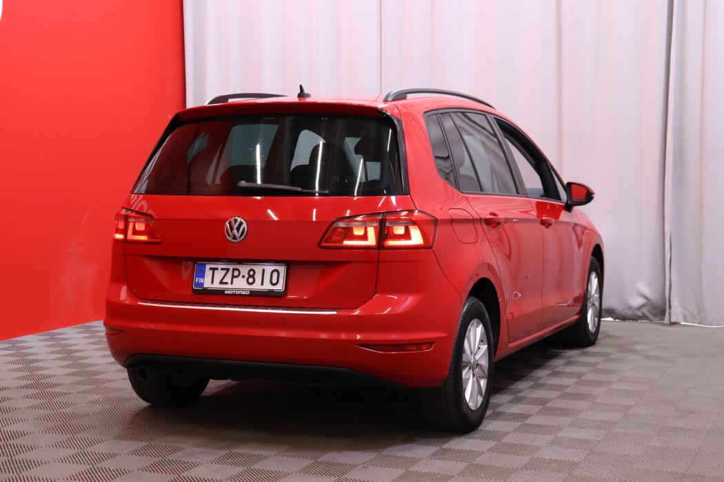 VOLKSWAGEN Golf Sportsvan 2015