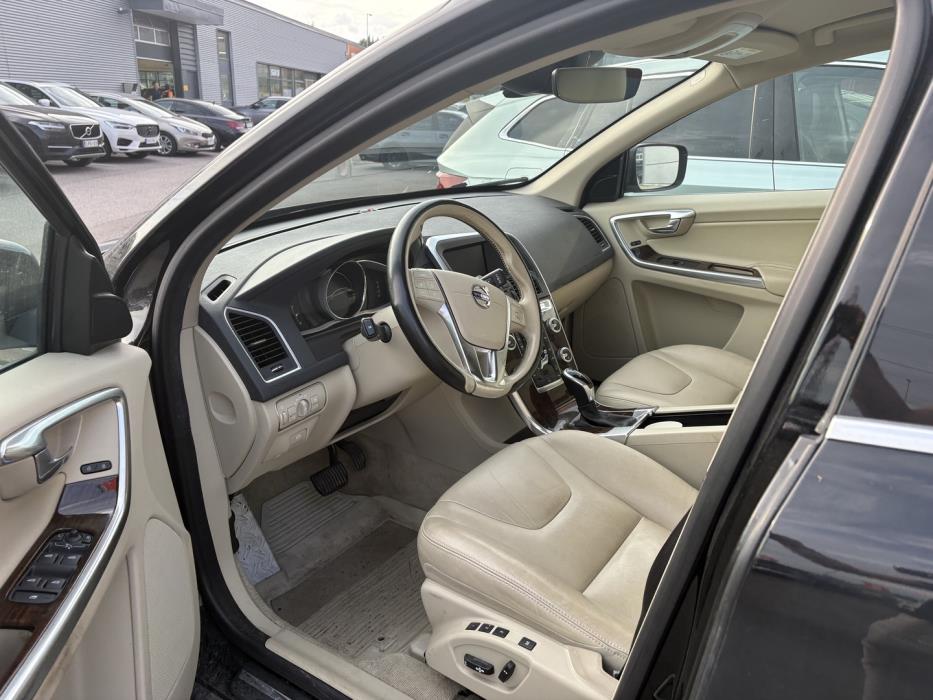 VOLVO XC60 2017