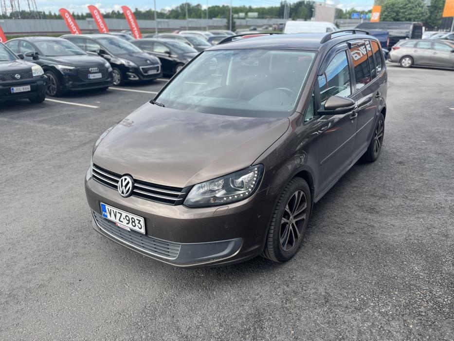 VOLKSWAGEN Touran 2011