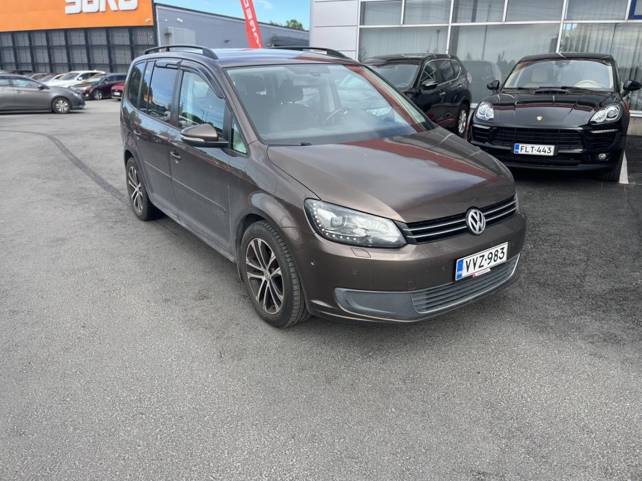 VOLKSWAGEN Touran 2011