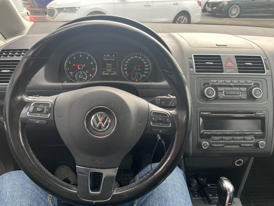 VOLKSWAGEN Touran 2011