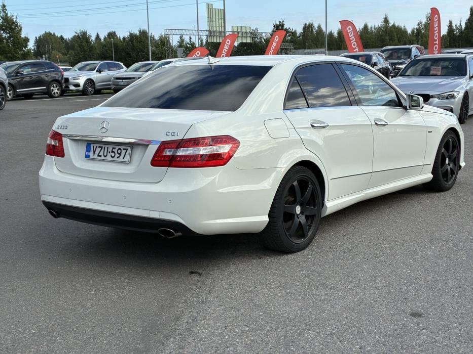MERCEDES-BENZ E 2009