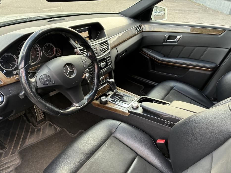 MERCEDES-BENZ E 2009