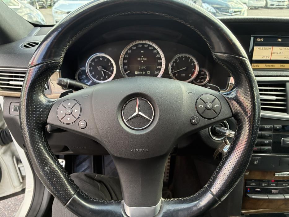 MERCEDES-BENZ E 2009