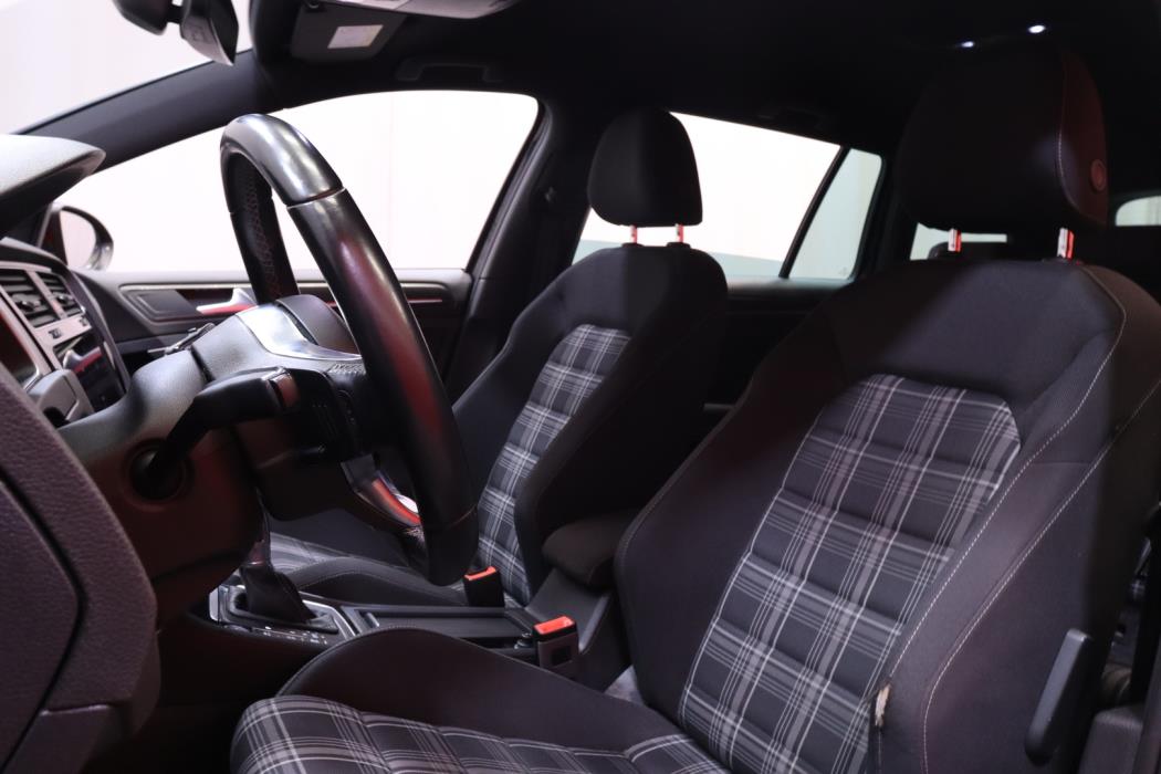 VOLKSWAGEN Golf 2018