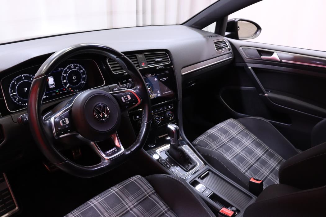 VOLKSWAGEN Golf 2018