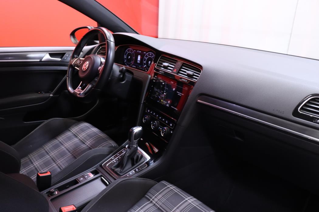 VOLKSWAGEN Golf 2018