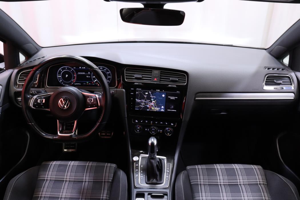 VOLKSWAGEN Golf 2018