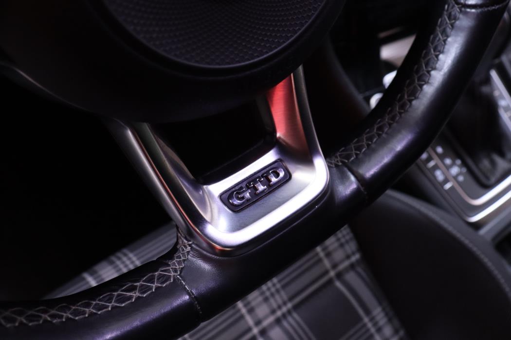 VOLKSWAGEN Golf 2018