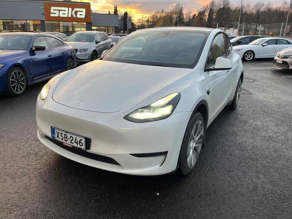 TESLA Model Y 2023