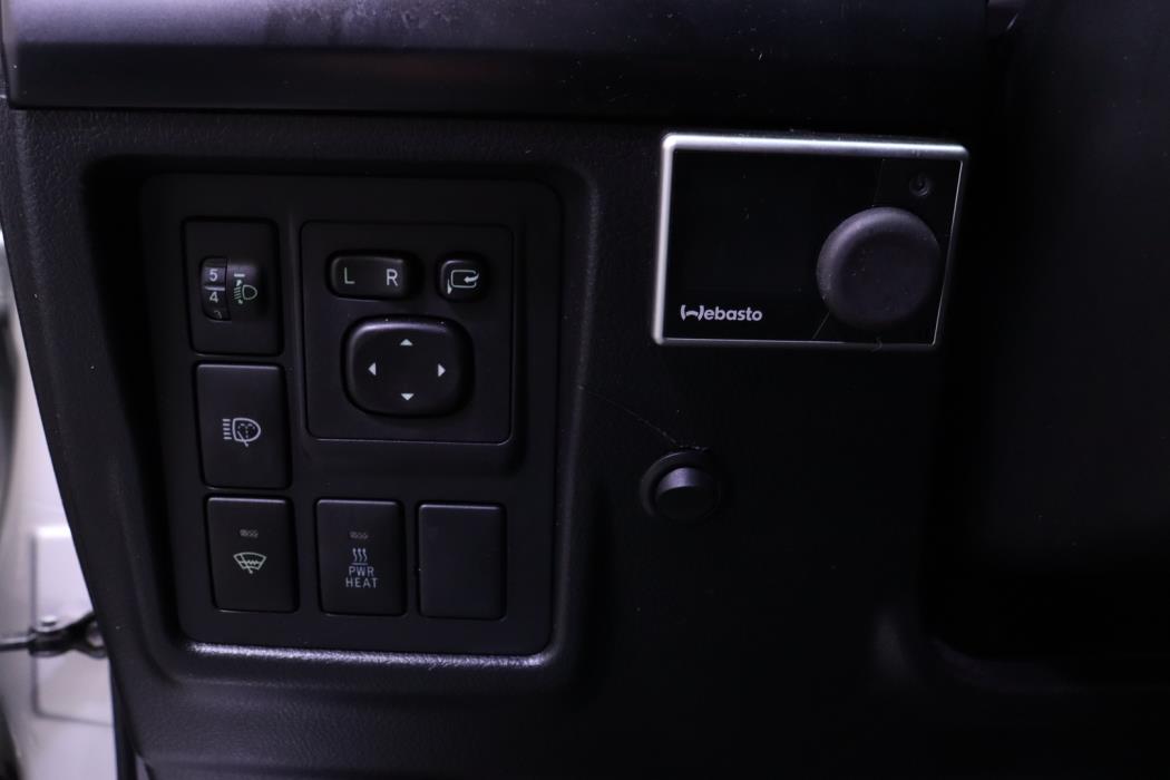 TOYOTA Land Cruiser 2011