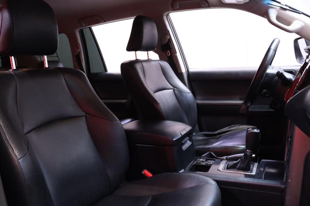 TOYOTA Land Cruiser 2011