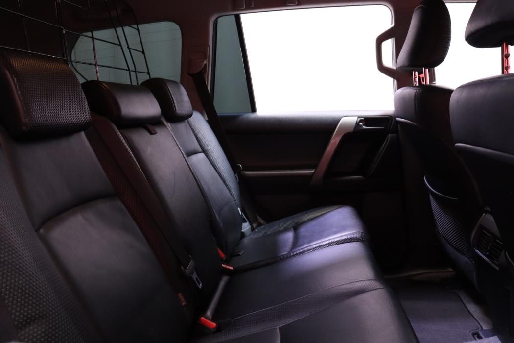 TOYOTA Land Cruiser 2011