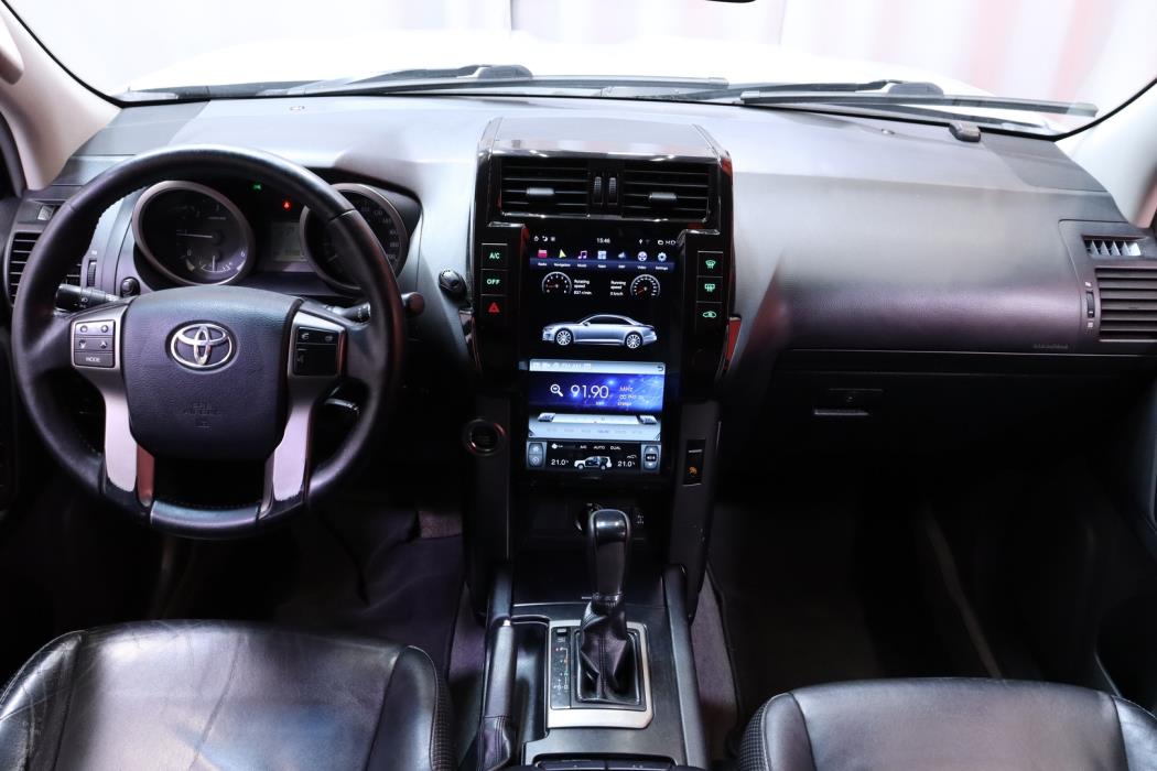 TOYOTA Land Cruiser 2011