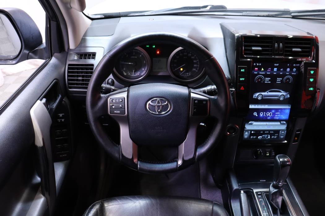 TOYOTA Land Cruiser 2011
