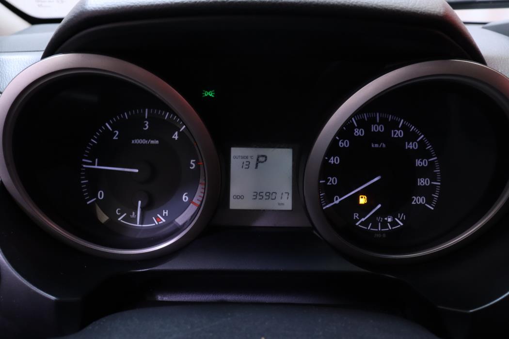 TOYOTA Land Cruiser 2011