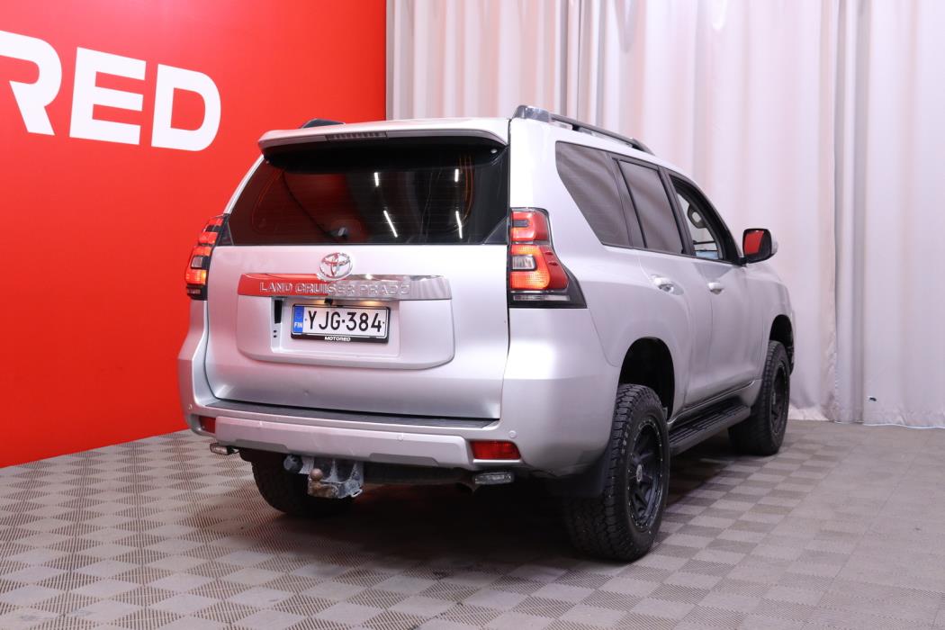 TOYOTA Land Cruiser 2011
