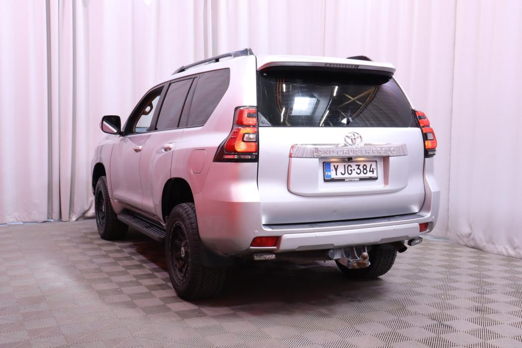 TOYOTA Land Cruiser 2011