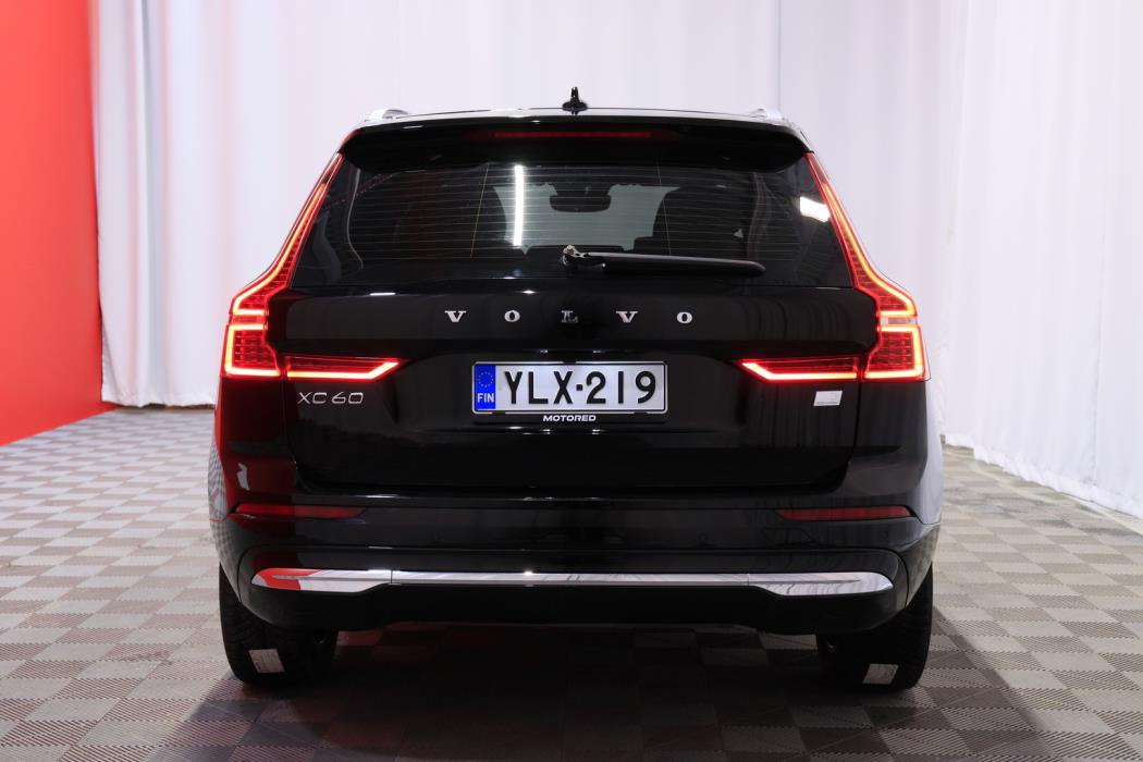 VOLVO XC60 2023