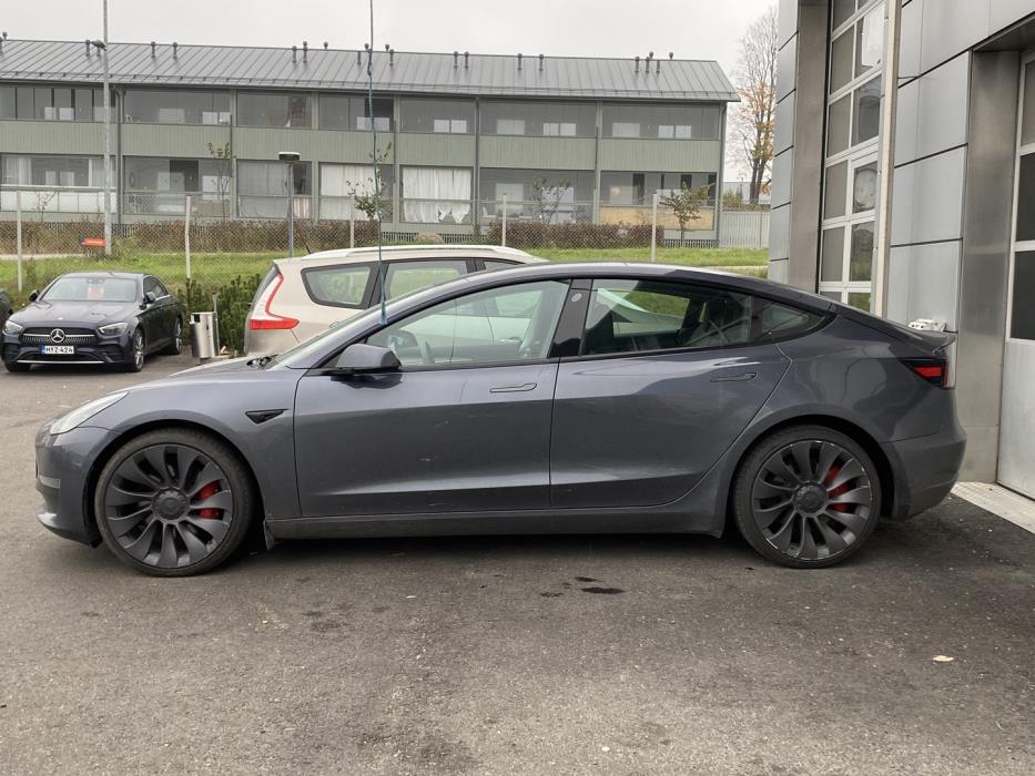 TESLA Model 3 2022