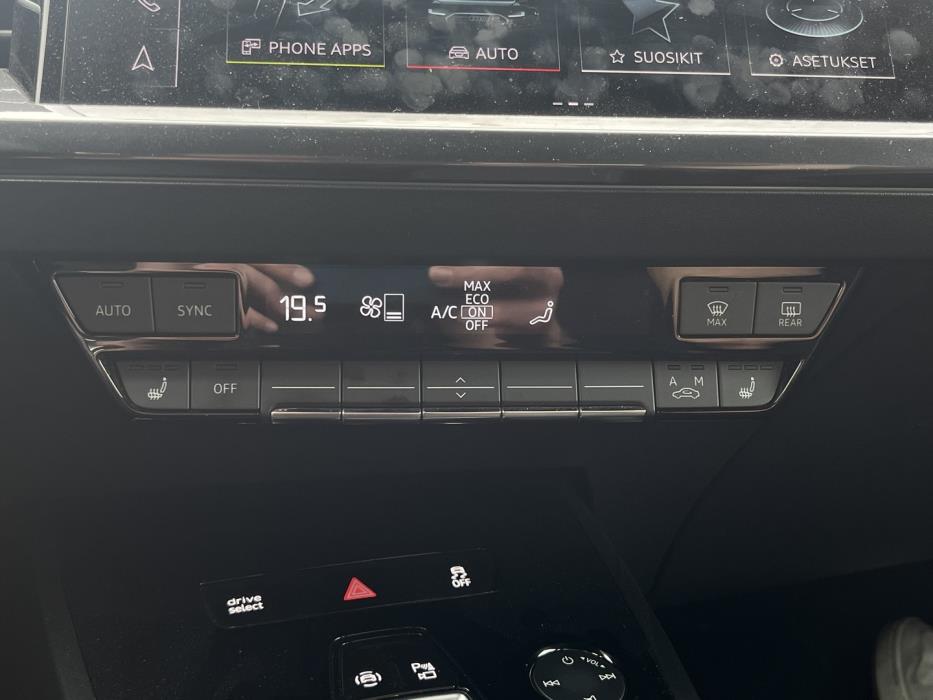 AUDI Q4 e-tron 2022