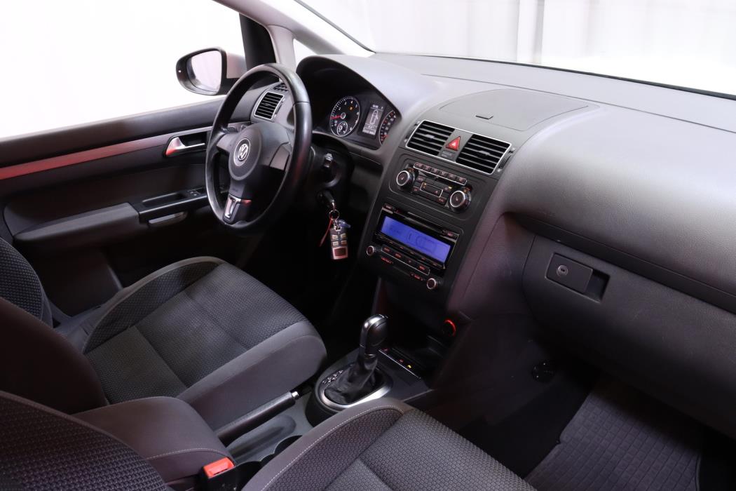 VOLKSWAGEN Touran 2010