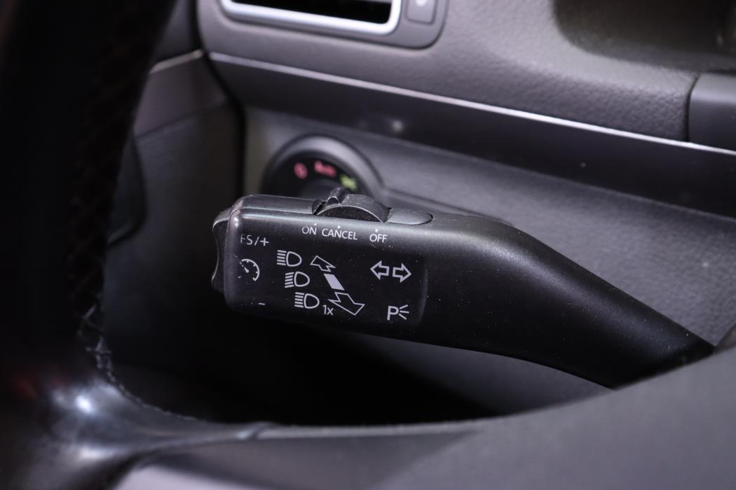 VOLKSWAGEN Touran 2010