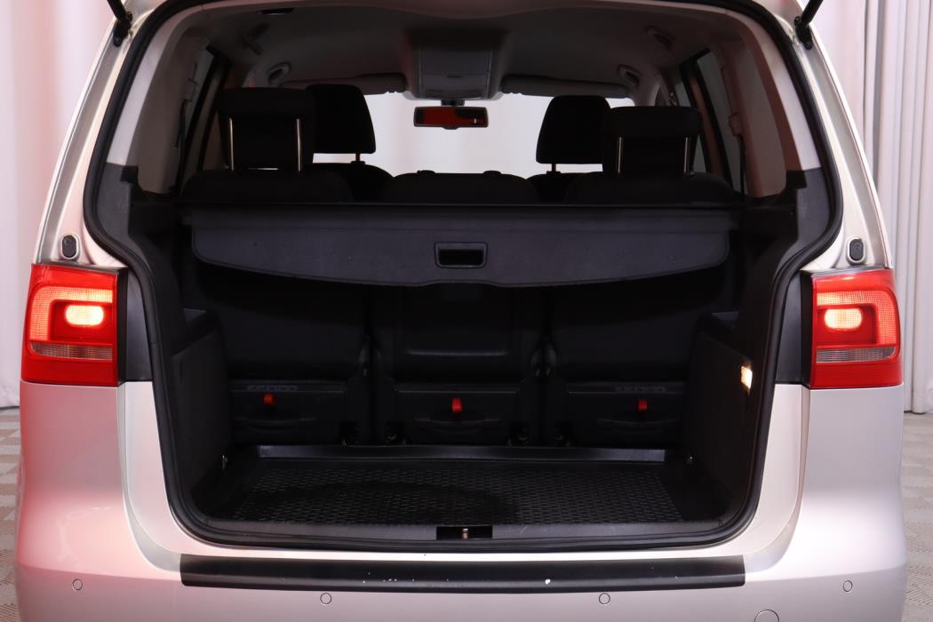 VOLKSWAGEN Touran 2010