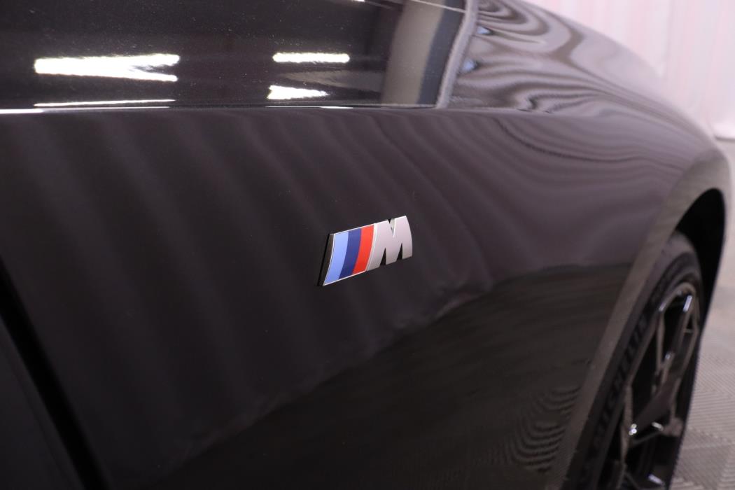 BMW 330 2025