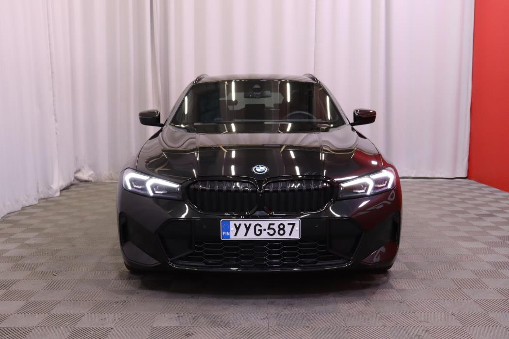 BMW 330 2025