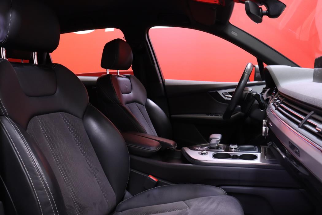 AUDI Q7 2018