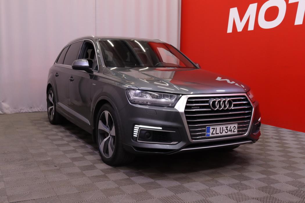 AUDI Q7 2018