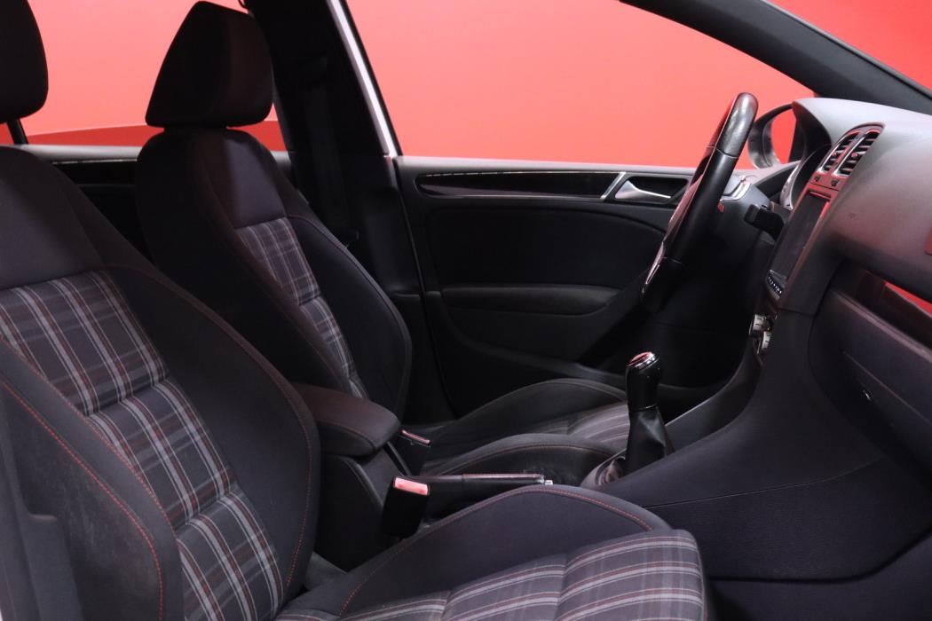 VOLKSWAGEN Golf 2011