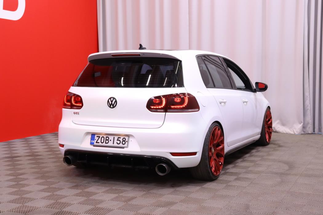 VOLKSWAGEN Golf 2011