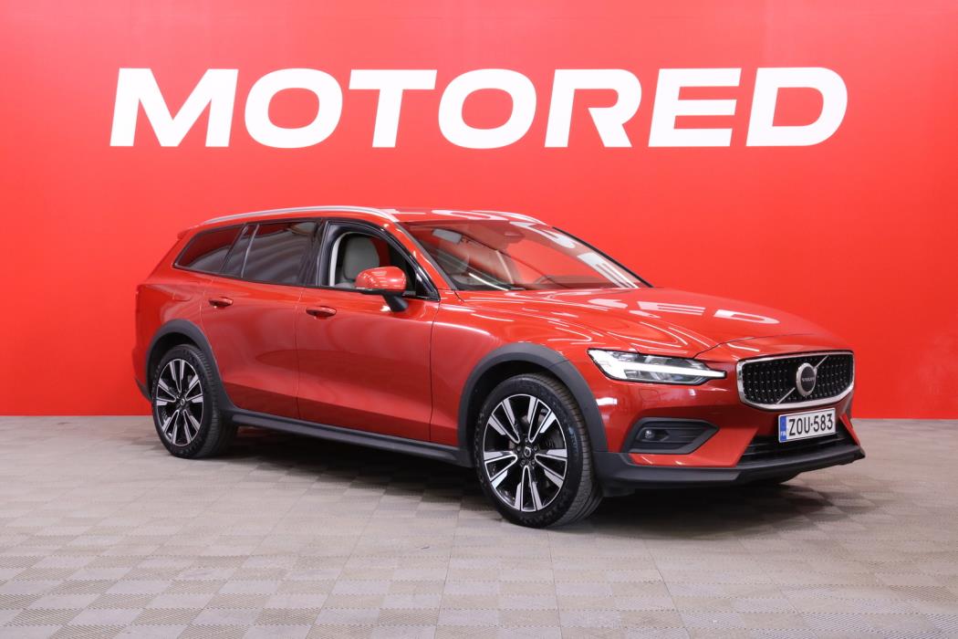 VOLVO V60 Cross Country 2023