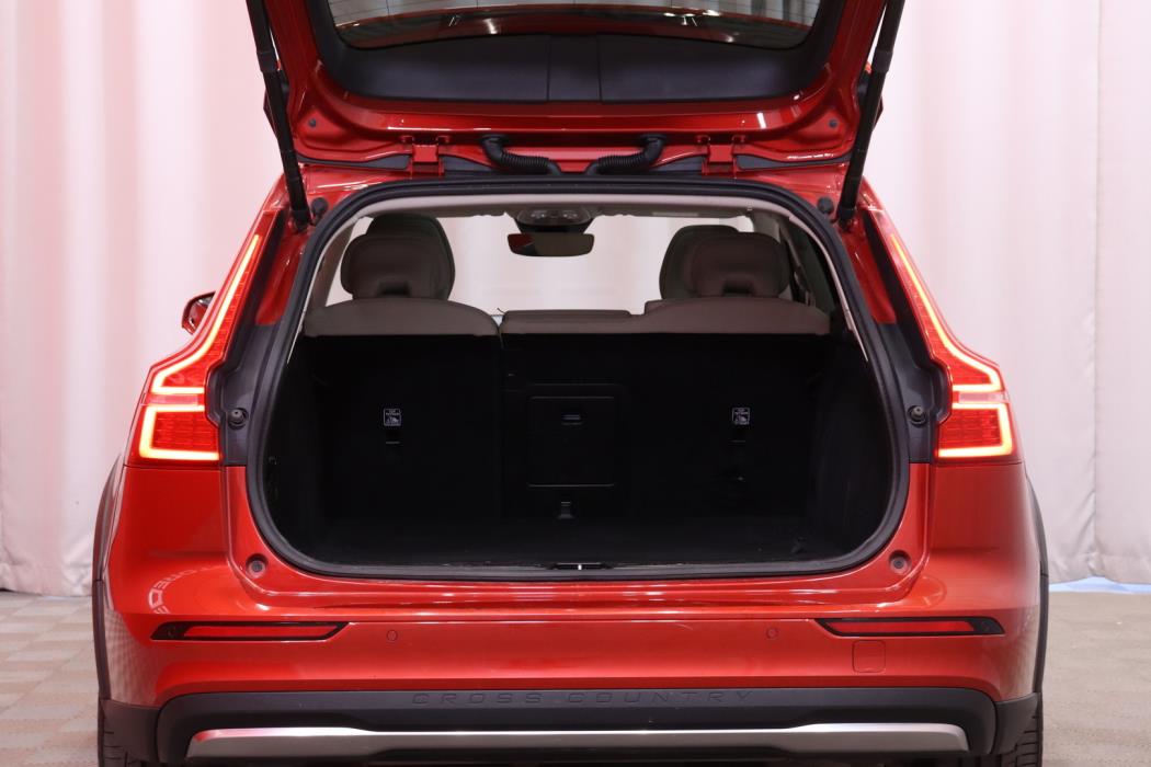 VOLVO V60 Cross Country 2023
