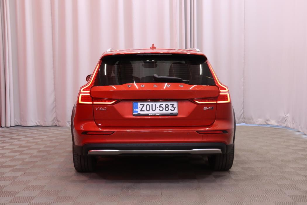 VOLVO V60 Cross Country 2023