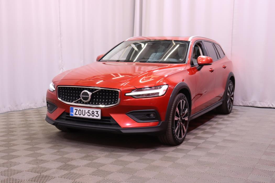 VOLVO V60 Cross Country 2023
