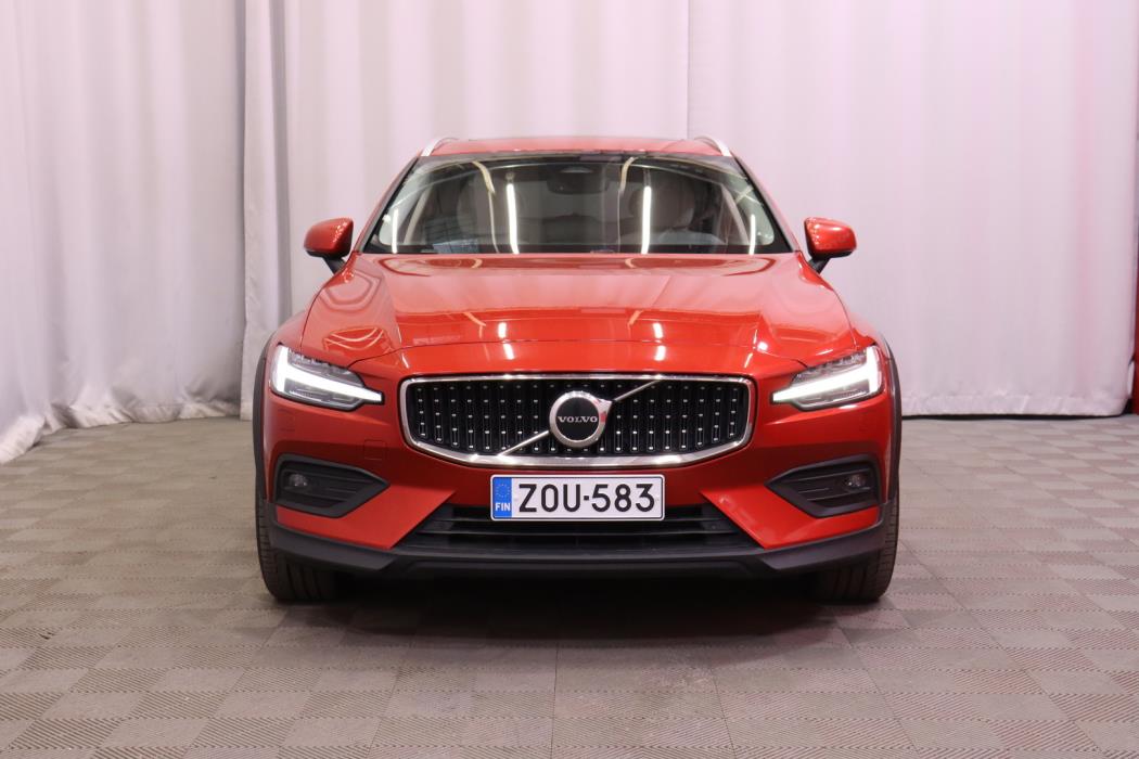 VOLVO V60 Cross Country 2023