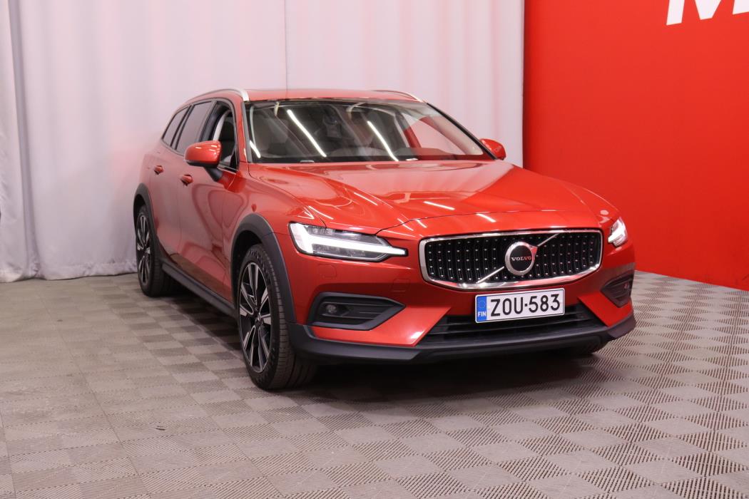 VOLVO V60 Cross Country 2023