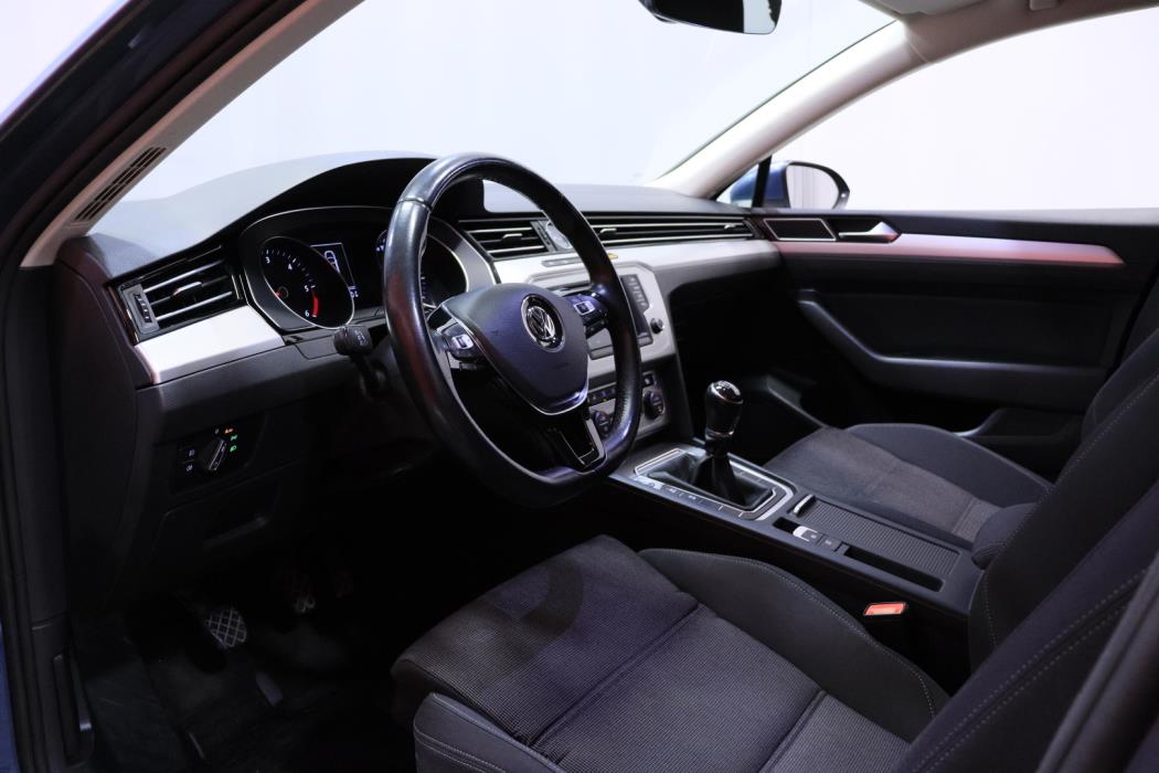VOLKSWAGEN Passat 2017