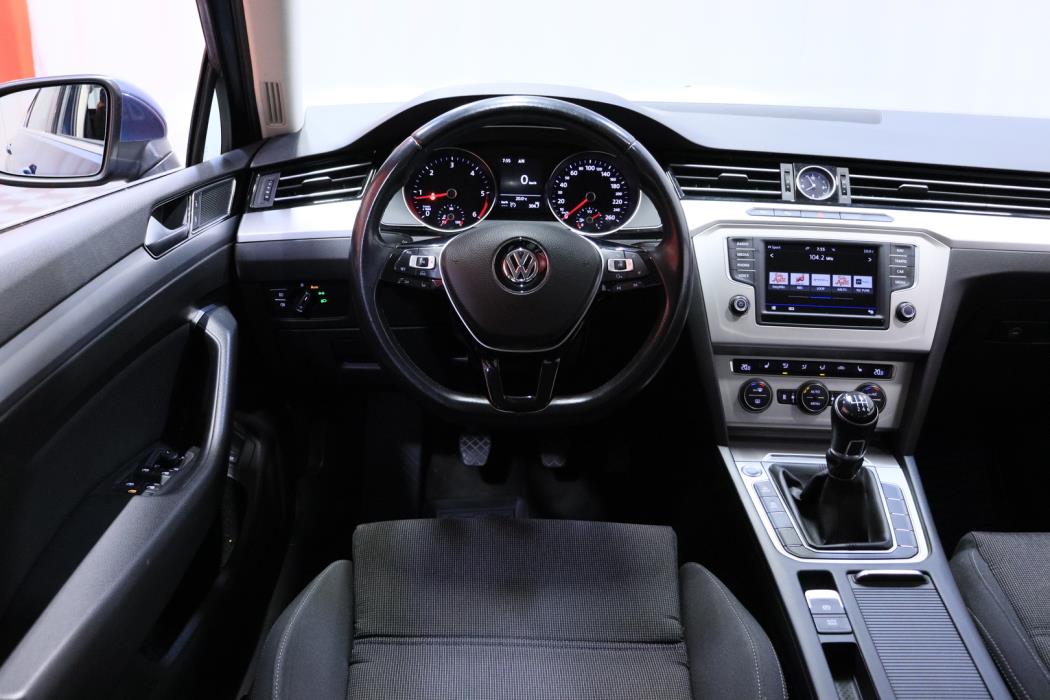 VOLKSWAGEN Passat 2017