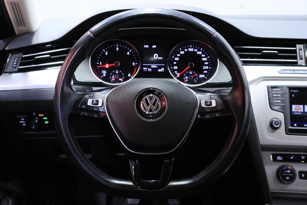 VOLKSWAGEN Passat 2017