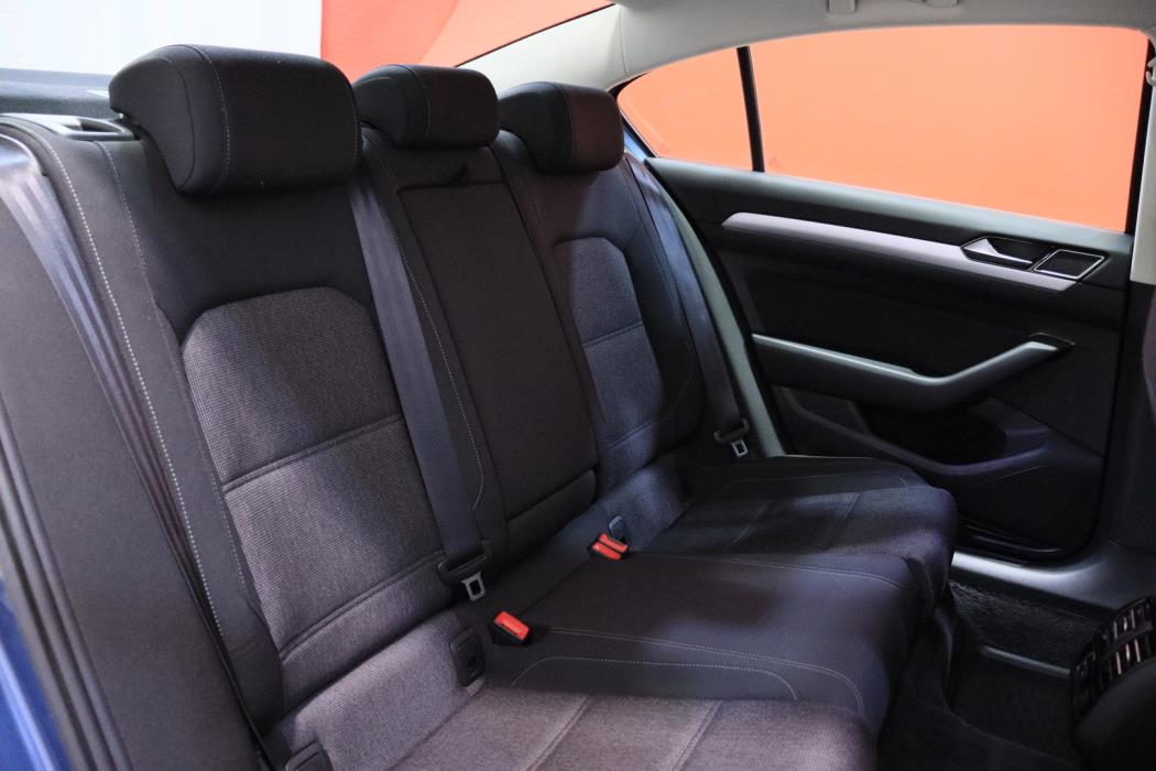 VOLKSWAGEN Passat 2017